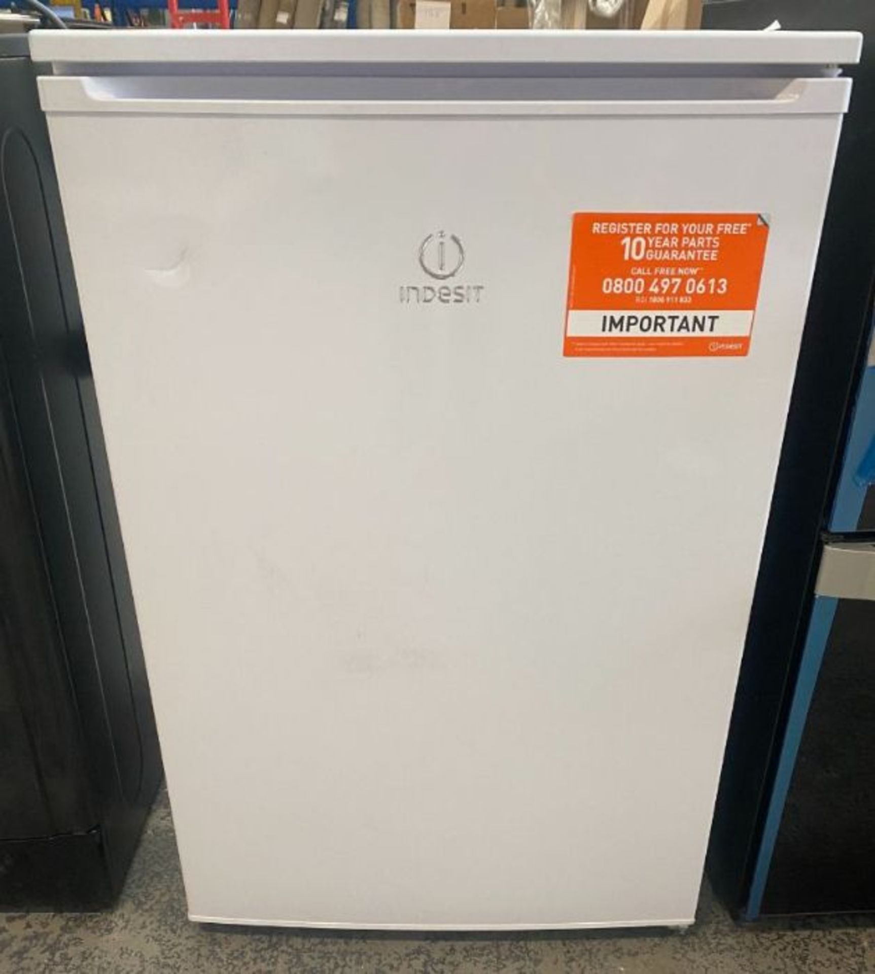 INDESIT UNDERCOUNTER FREEZER-WHITE (UNTESTED CUSTOMER RETURNS) RRP £189.99 ONE DINT ON DOOR, NO