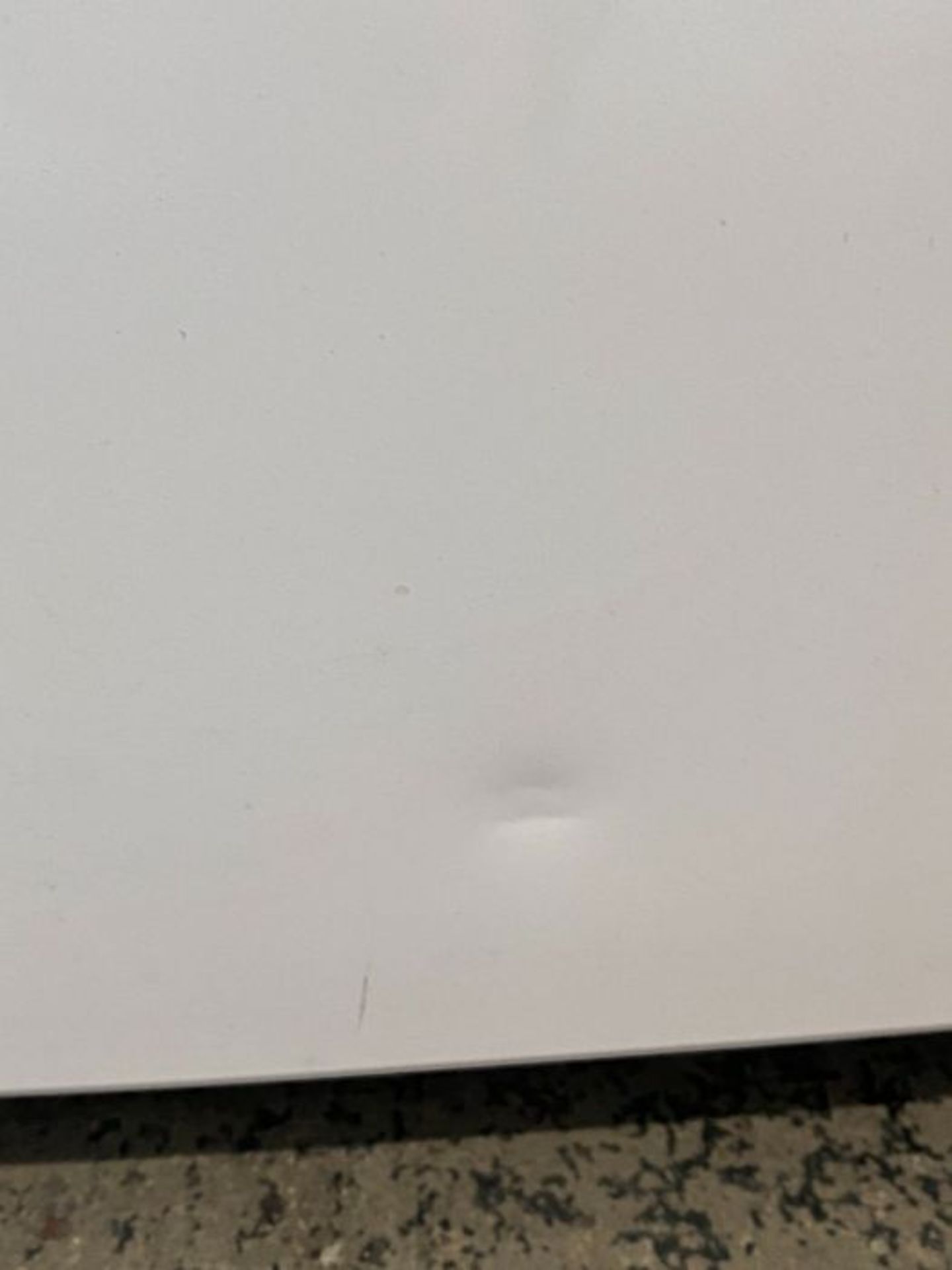 BOSCH SERIE 4 KGN49XWEA 70/30 FRIDGE FREEZER - WHITE/ SCRATCHES TO DOOR EDGE PLUS SMALL DINTS ON - Image 3 of 4