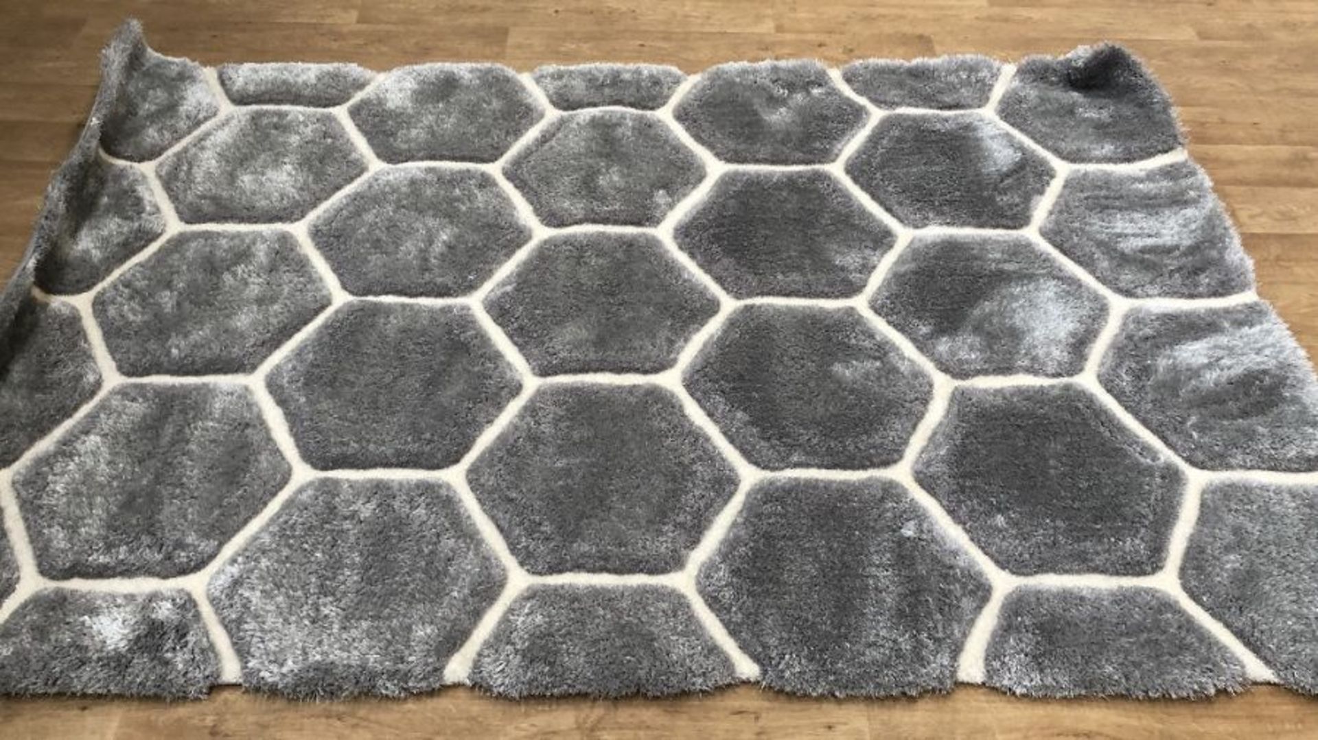 LA REDOUTE HAND CARVED HEXAGON RUG / SIZE: 150 X 230CM