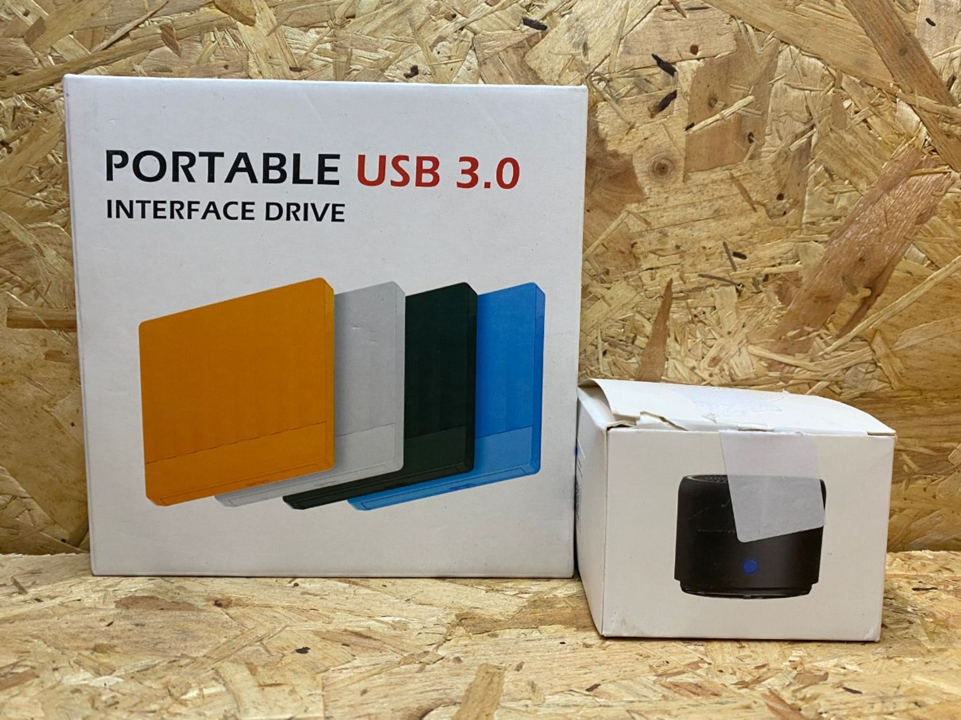 1 X PORTABLE USB 3.0 INTERFACE DRIVE / PLUS 1 X EWA BLUETOOTH SPEAKER