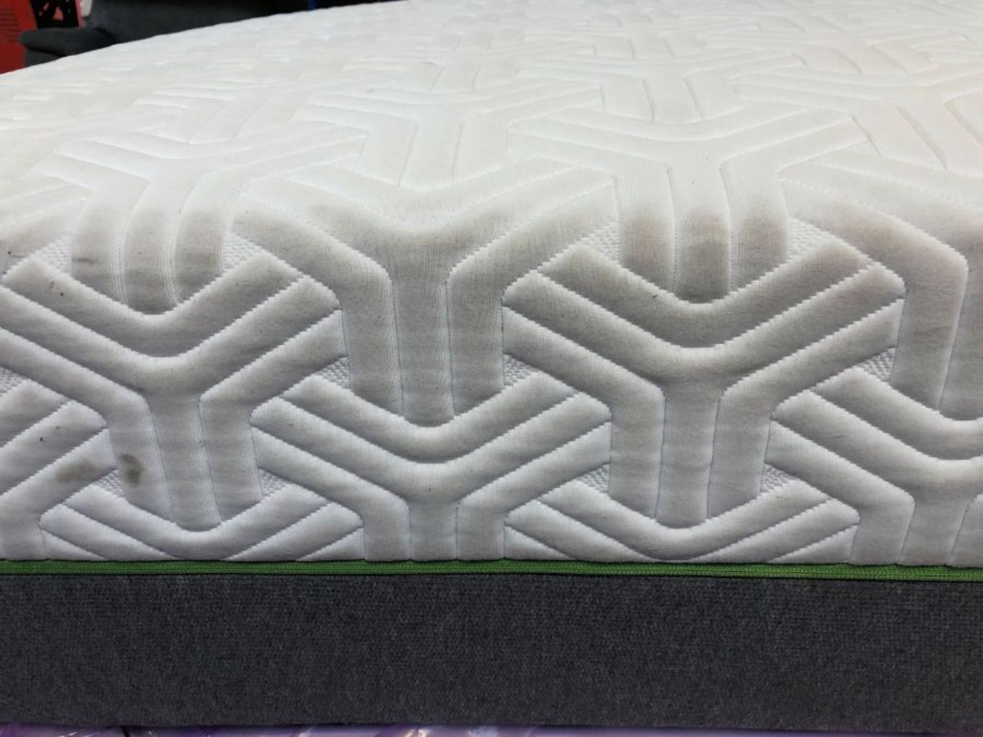 TEMPUR HYBRID LUXE 30 POCKET SRING MEMORY FOAM MATTRESS, KING SIZE - Image 4 of 4