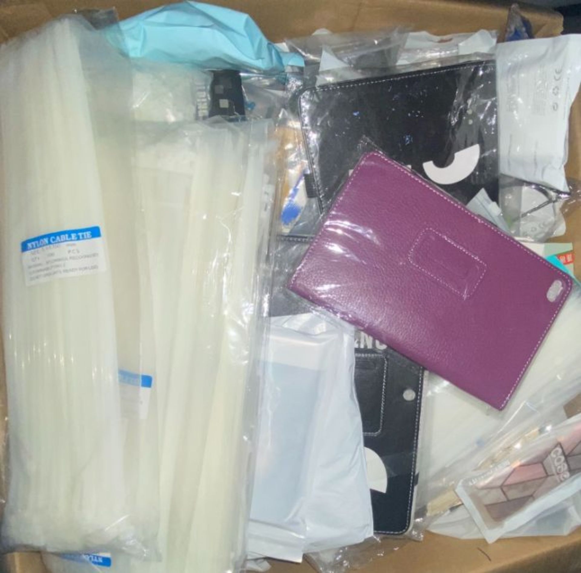 1 LOT TO CONTAIN A BOXED ASSORTMENT OF UNDELIVERED ONLINE RETAILER ITEMS / INCLUDING: CABLE TIES,