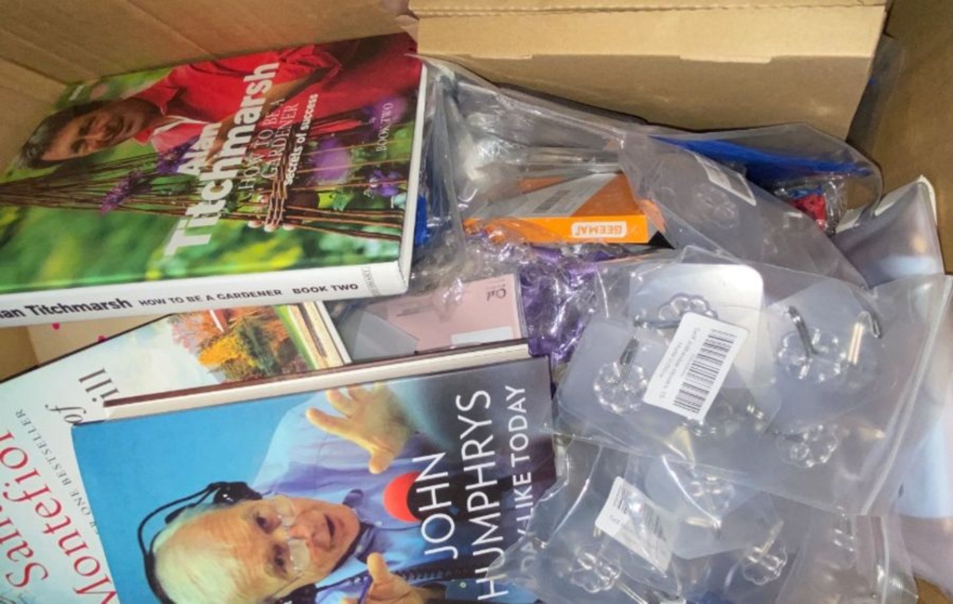 1 LOT TO CONTAIN A BOXED ASSORTMENT OF UNDELIVERED ONLINE RETAILER ITEMS / INCLUDING: ADHESIVE