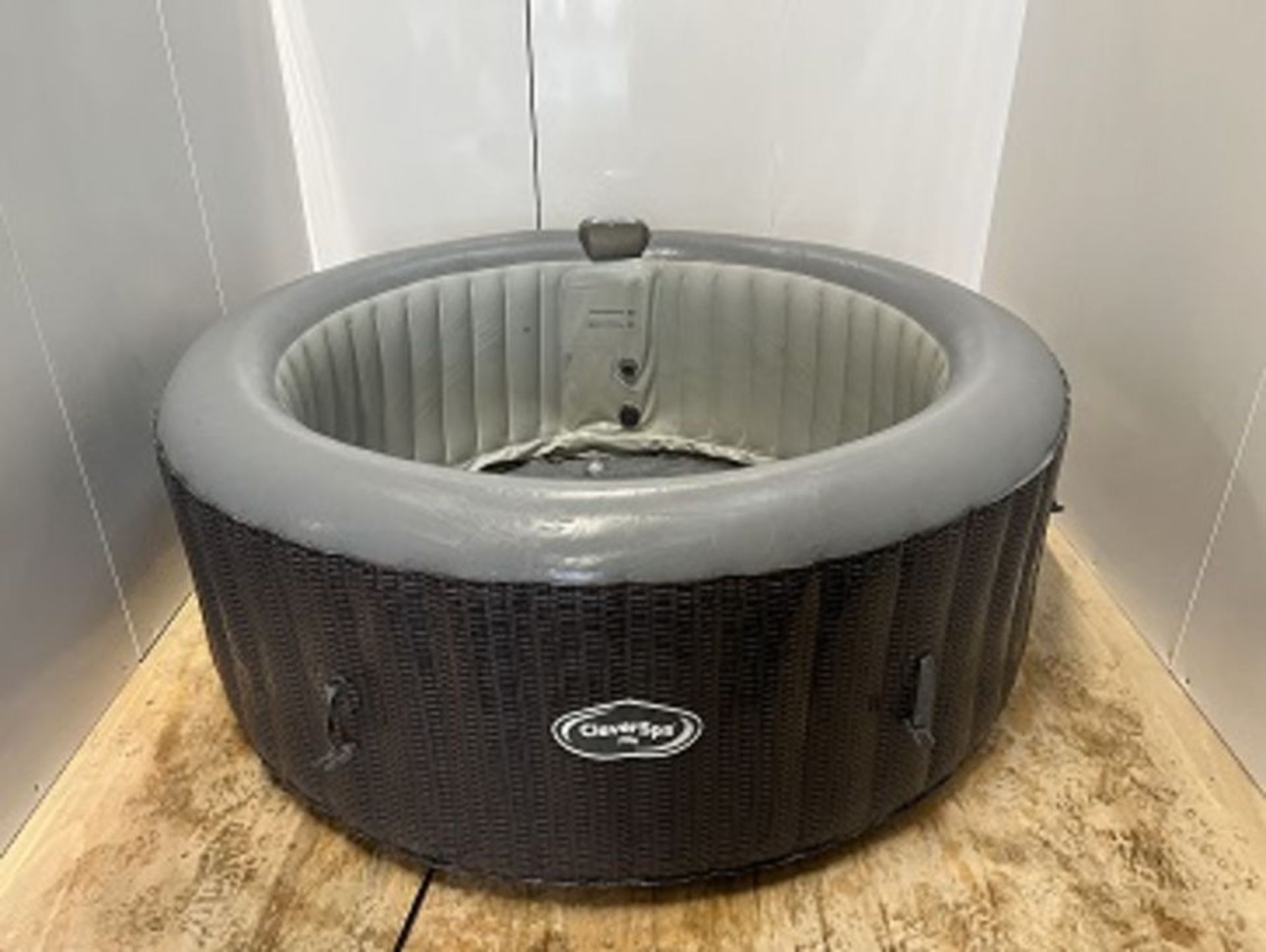 1 x CLEVERSPA MIA 4 PERSON HOT TUB - RRP £413.70 - Image 3 of 3