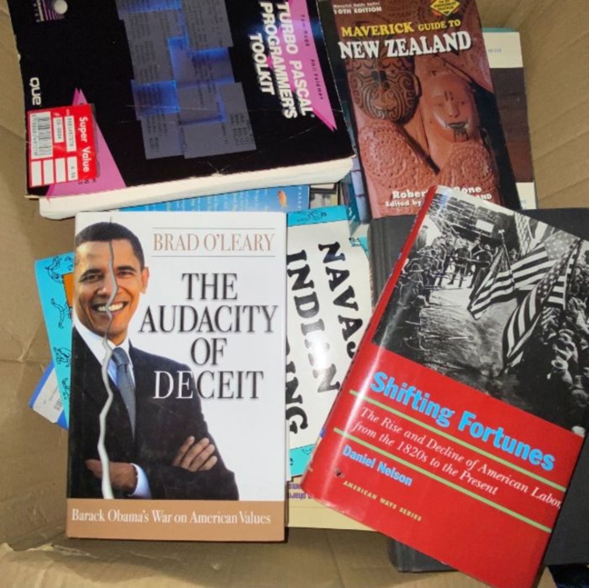 1 LOT TO CONTAIN A BOXED ASSORTMENT OF UNDELIVERED ONLINE RETAILER ITEMS / INCLUDING: BOOKS ETC / AS