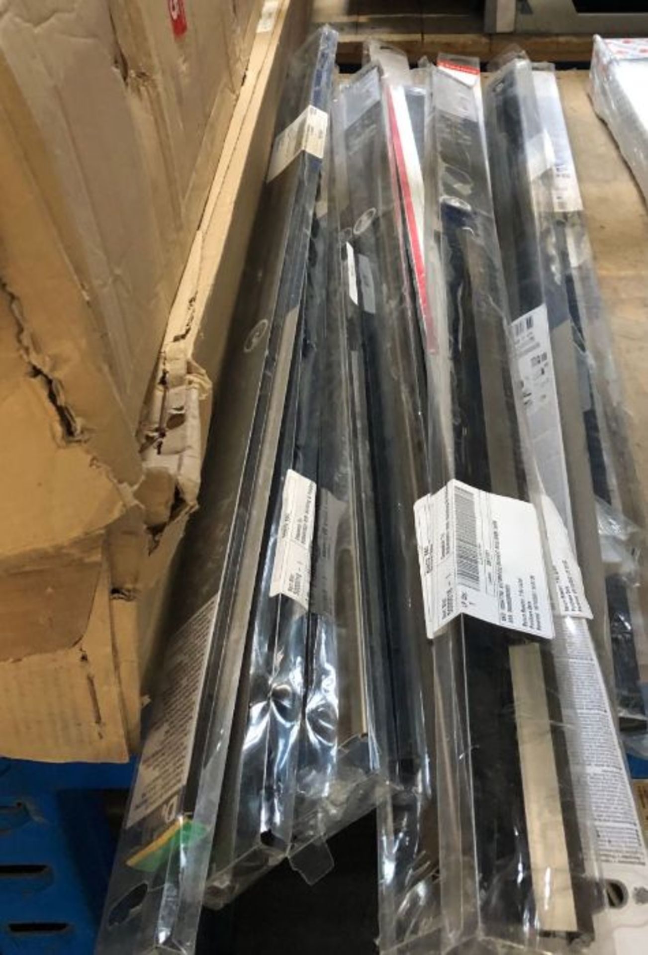 1 X LOT TO CONTAIN A LARGE QUANTITY OF DIALL ALUMINIUM DRAUGHT EXCLUDERS / CUSTOMER RETURNS