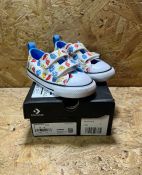 1 X CONVERSE CHUCK TAYLOR ALL STAR MINI DINOSAURS 2V OX INFANT TRAINER / SIZE 8 / RRP £30.00 /