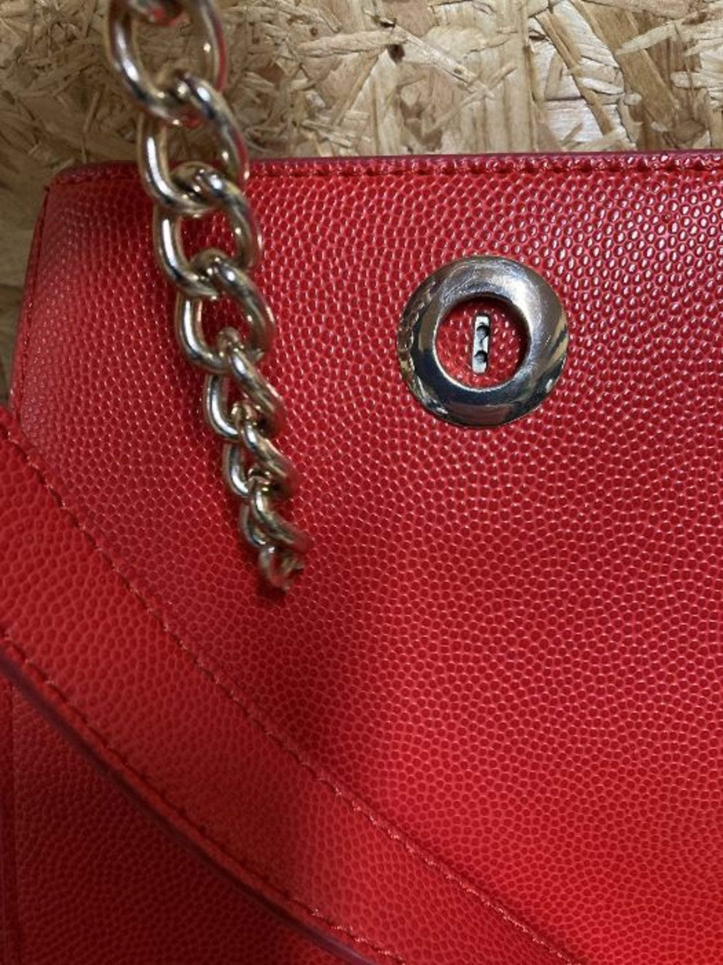 1 X VALENTINO BAGS DIVINA LARGE TOTE BAG - RED / RRP £125.00 / GRADE B/C, SIGNS OF WEAR AND TEAR. - Image 3 of 3