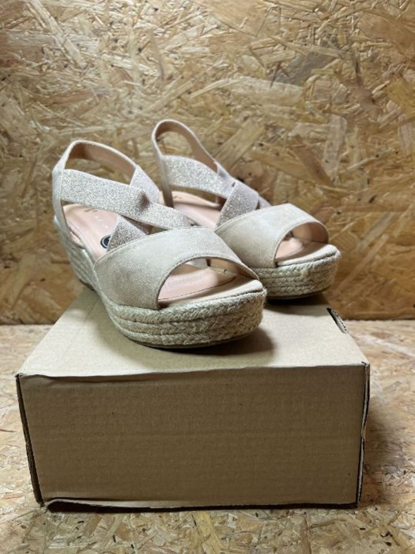 1 X V BY VERY WIDE FIT STUD ELASTIC STRAP WEDGE - NUDE / SIZE 5 / RRP £30.00 / BRAND NEW / GRADE A