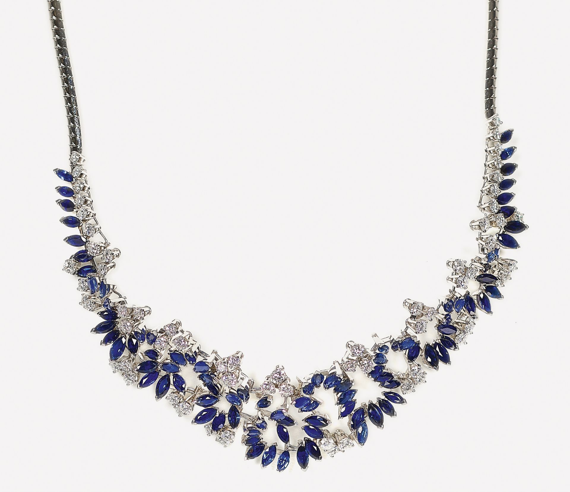 SAPHIR-DIAMANT-COLLIER: Gübelin, Luzern.