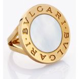 Ring "Mother of Pearl", Bulgari. 18 kt