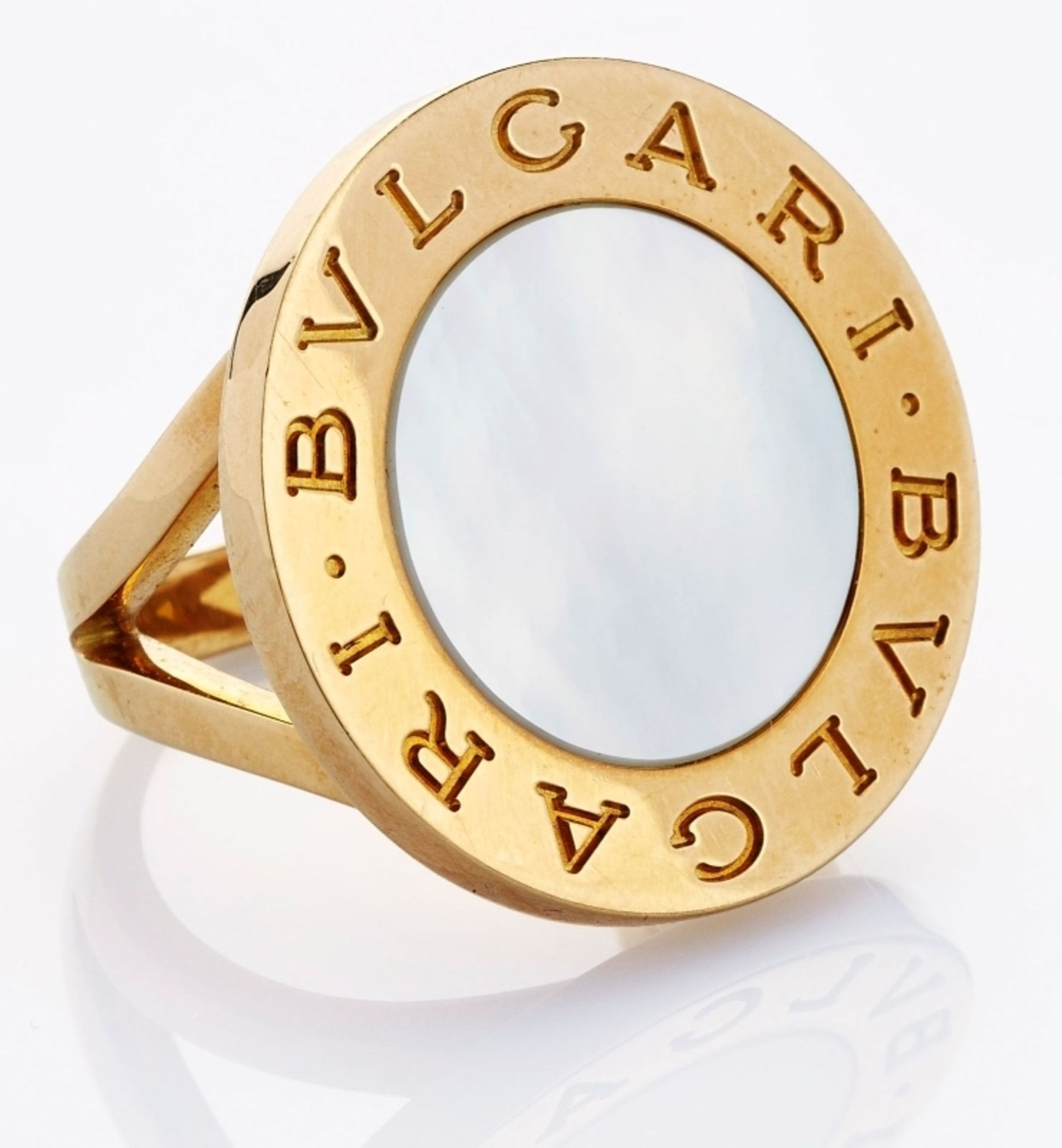 Ring "Mother of Pearl", Bulgari. 18 kt
