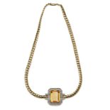 Citrin-Brillant-Collier, Gelbgold, mit 1 Citrin von ca. 21 ct und Brillanten von zus. 1,60 ct.