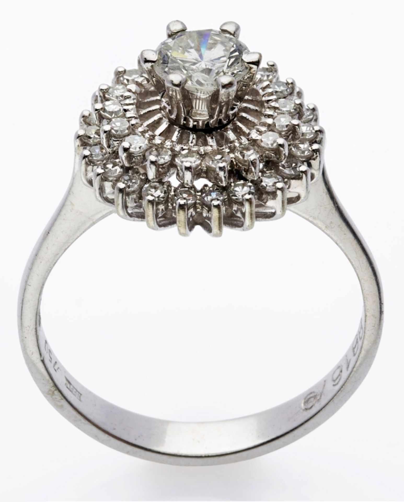 Diamant-Ring, Weissgold, mit 1 Brillant von ca. 0,50 ct sowie Achtkant-Diamanten. - Image 2 of 2