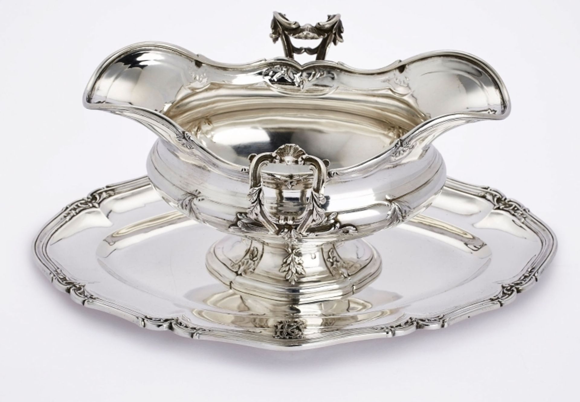 Saucière auf Unterteller, Silber, Paris um 1900.