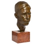 Gr. Bronze unleserl. sign.: Kopf eines jungen Mannes, wohl um 1950.