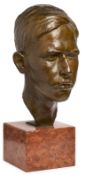 Gr. Bronze unleserl. sign.: Kopf eines jungen Mannes, wohl um 1950.