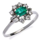 Smaragd-Diamant-Ring, Weissgold.
