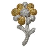 Blumen-Brosche. Brillanten zus. 4,77 ct.