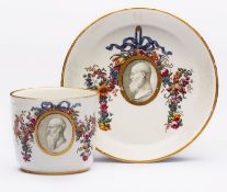 Tasse mit UT "Antikes Portrait", Höchst um 1780.