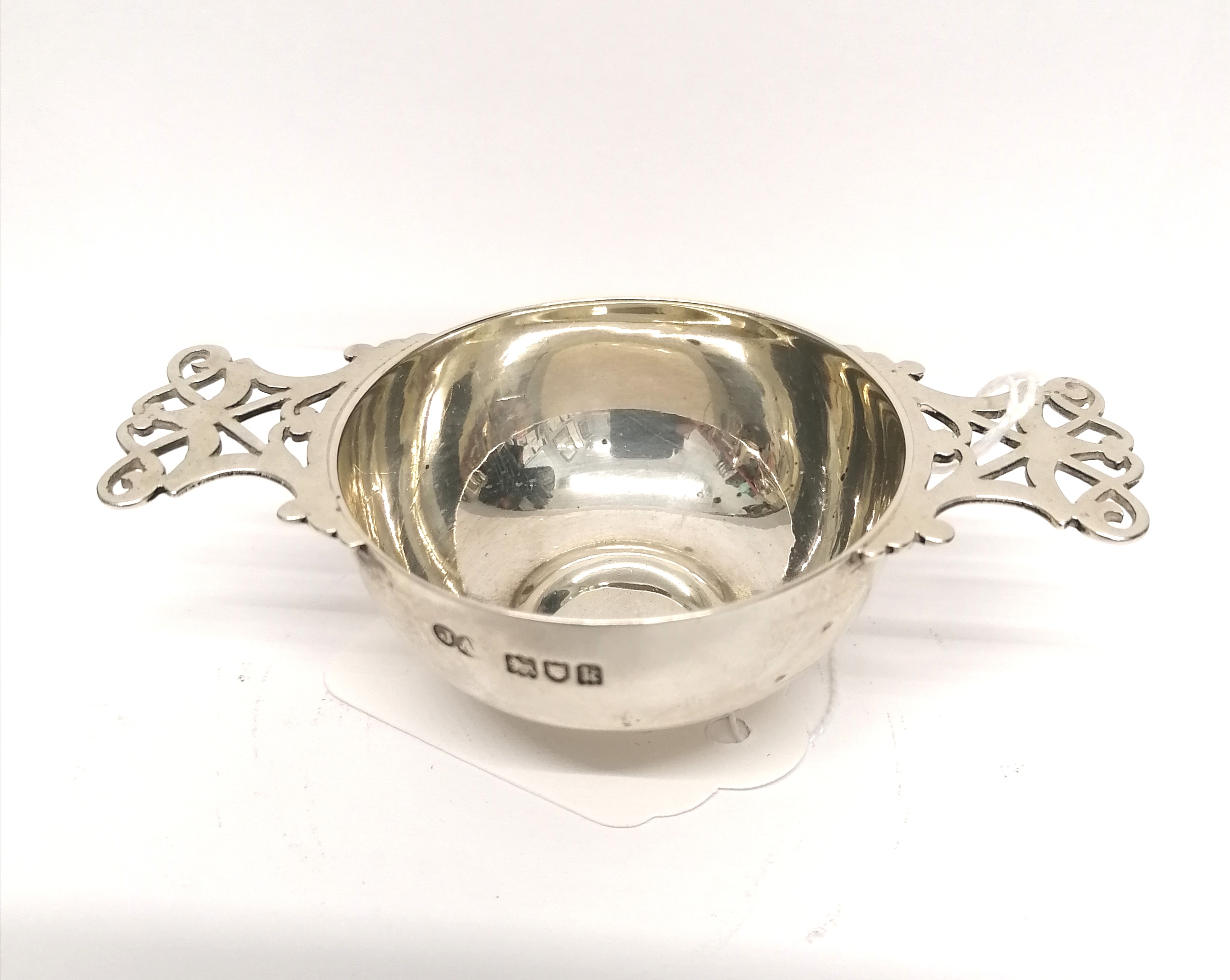 An Edwardian London silver quaich dated 1905. 2.5 cm height, 9.5 cm width approx. 40 gms approx.