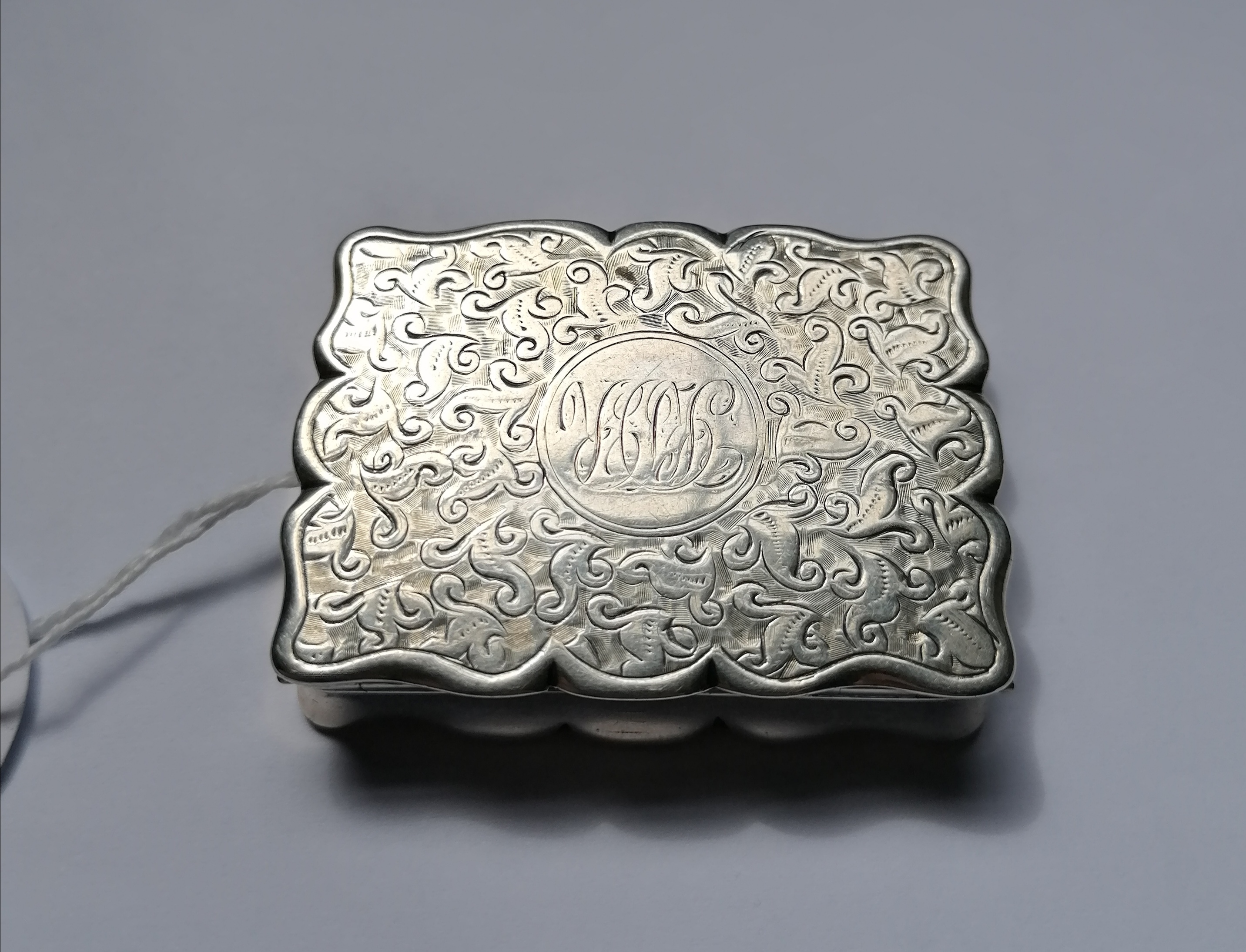 Victorian silver chased snuff box. Chester 1898, maker John Millward Banks.