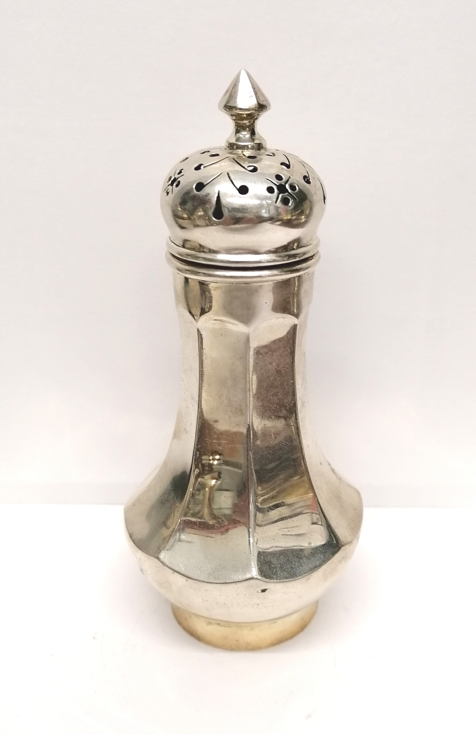 A Sheffield silver sugar caster dated 1913. 15 cm height, 6.5 cm width approx. 120g approx (a.f).