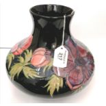 Large Moorcroft baluster vase, 'Anemone' pattern circa 1980. 23 cm width, 21 cm height.