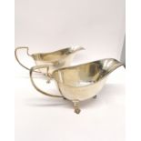 A pair of George V Birmingham silver sauce boats dated 1930. 7.5 cm height, 14.5 cm width approx.
