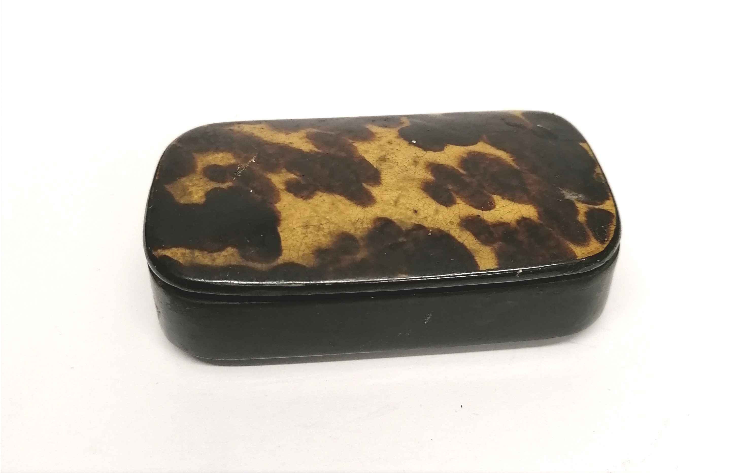 An early 19th century tortoise shell snuff box.