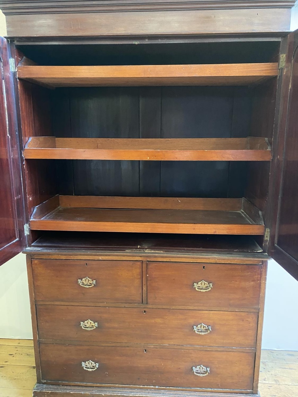 EDWARDIAN MAHOGANY LINEN PRESS in two sections, with 2-door cupboard above containing three linen sl - Image 2 of 2