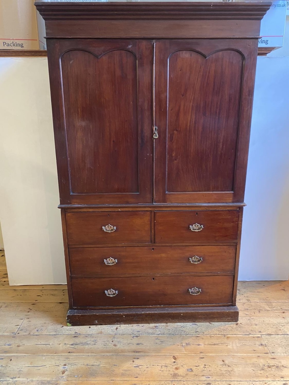 EDWARDIAN MAHOGANY LINEN PRESS in two sections, with 2-door cupboard above containing three linen sl