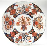 LARGE JAPANESE IMARI CHARGER EDO PERIOD, 17TH / 18TH CENTURY painted with panels of blossoming