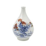 JAPANESE IMARI SAKE BOTTLE EDO PERIOD the baluster sides painted in underglaze blue, iron-red and