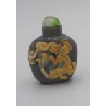 CARVED AGATE SNUFF BOTTLE QING DYNASTY, 19TH CENTURY carved in high relief with a chilong and