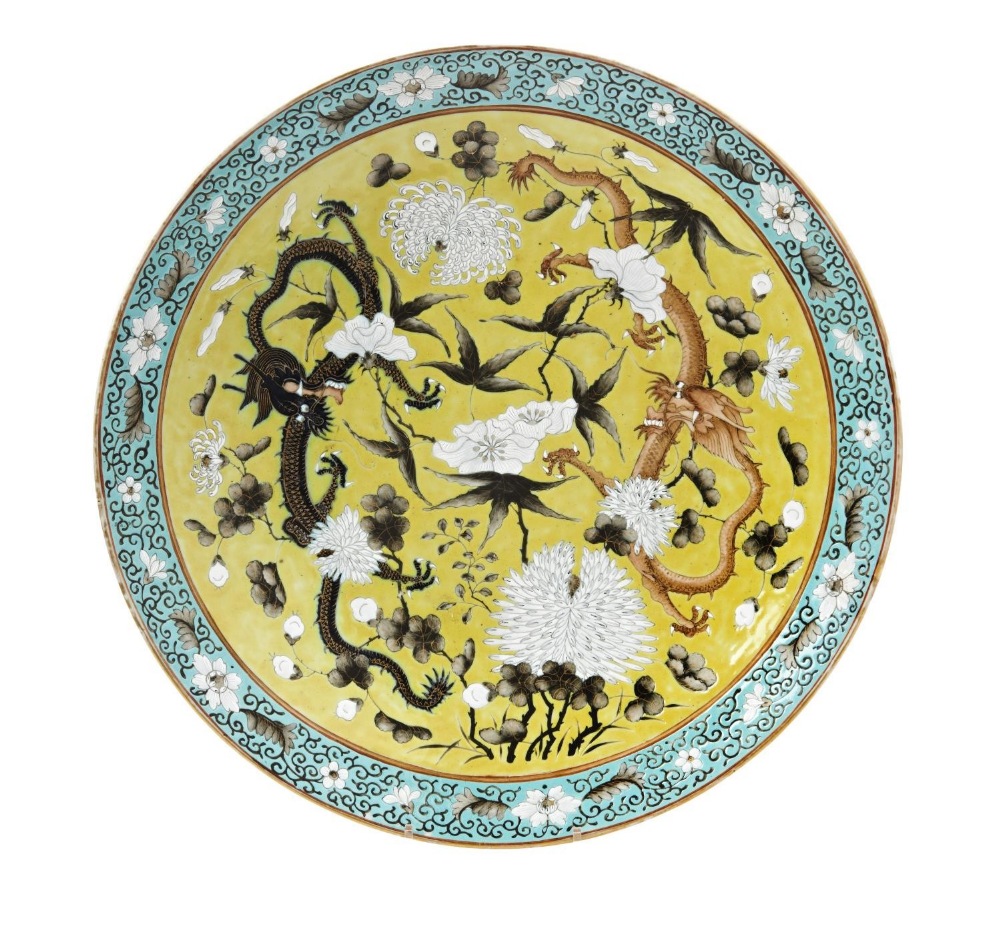 LARGE YELLOW-GROUND 'DAYA ZHAI' CHARGER GUNAGXU PERIOD painted with two scaly dragon amidst various 