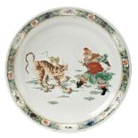 LARGE FAMILLE VERTE CHARGER QING DYNASTY, 19TH CENTURY finely painted tigers confronting a warrior
