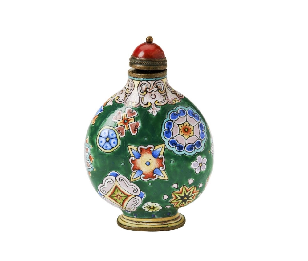 FINE ENAMEL 'MILLEFLEUR' SNUFF BOTTLE QIANLONG FOUR CHARACTER MARK AND POSSIBLY OF THE PERIOD finely - Bild 2 aus 2