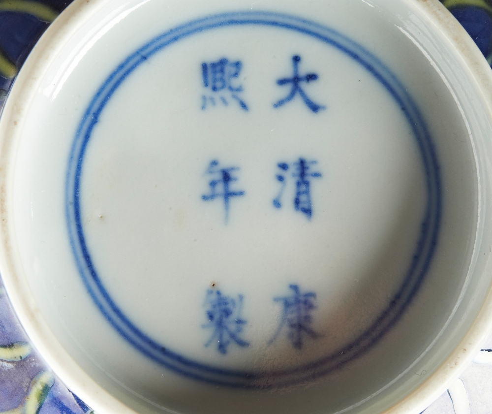 UNDERGLAZE-BLUE AND YELLOW ENAMEL 'DRAGON' BOWL KANGXI SIX CHARACTER MARK AND OF THE PERIOD - Bild 2 aus 2