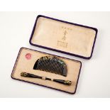 JAPANESE SHIBIYAMA COMB AND HAIR PIN SET MEIJI / TAISHO PERIOD in a fitted case