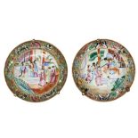 PAIR OF CANTON FAMILLE ROSE DISHES QING DYNASTY, MID 19TH CENTURY finely painted with a scene of