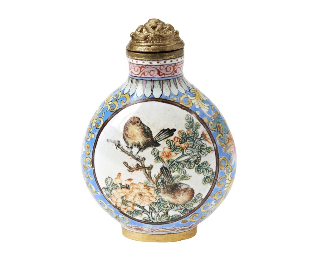 MATCHED PAIR OF FINE 'BIRDS AND FLOWERS' ENAMEL SNUFF BOTLLES&nbsp; QIANLONG FOUR CHARACTER MARKS AN - Bild 4 aus 4