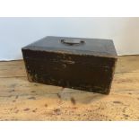 VICTORIAN LEATHER DISPATCHES BOX BY WICKAR & CO 19TH CENTURY the hinged lid with a brass plaque