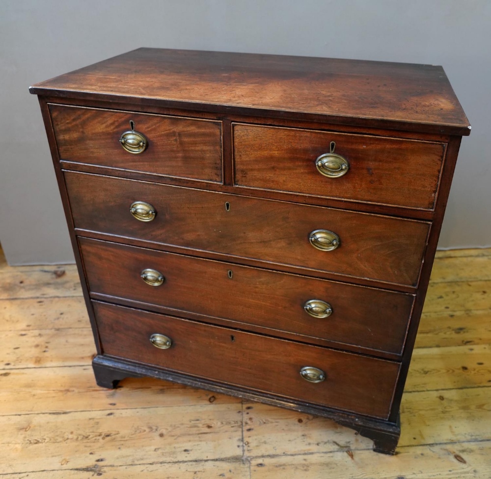 REGENCY MAHOGANY CHEST OF 5 DRAWERS ON BRACKET FEET, 2 short drawers over 3 long drawers with oval b