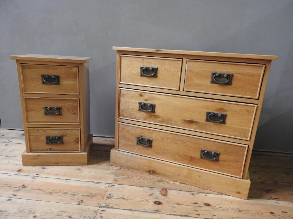 CONTEMPORARY HARDWOOD CHEST OF 4 DRAWERS (76cm wide, 40cm deep, 69cm high) &amp; MATCHING 3-DRAWER B