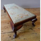 VICTORIAN MAHOGANY FRAMED TAPESTRY FOOT STOOL ON CABRIOLE LEGS WITH CLAW FEET (86cm long, 40cm wide)