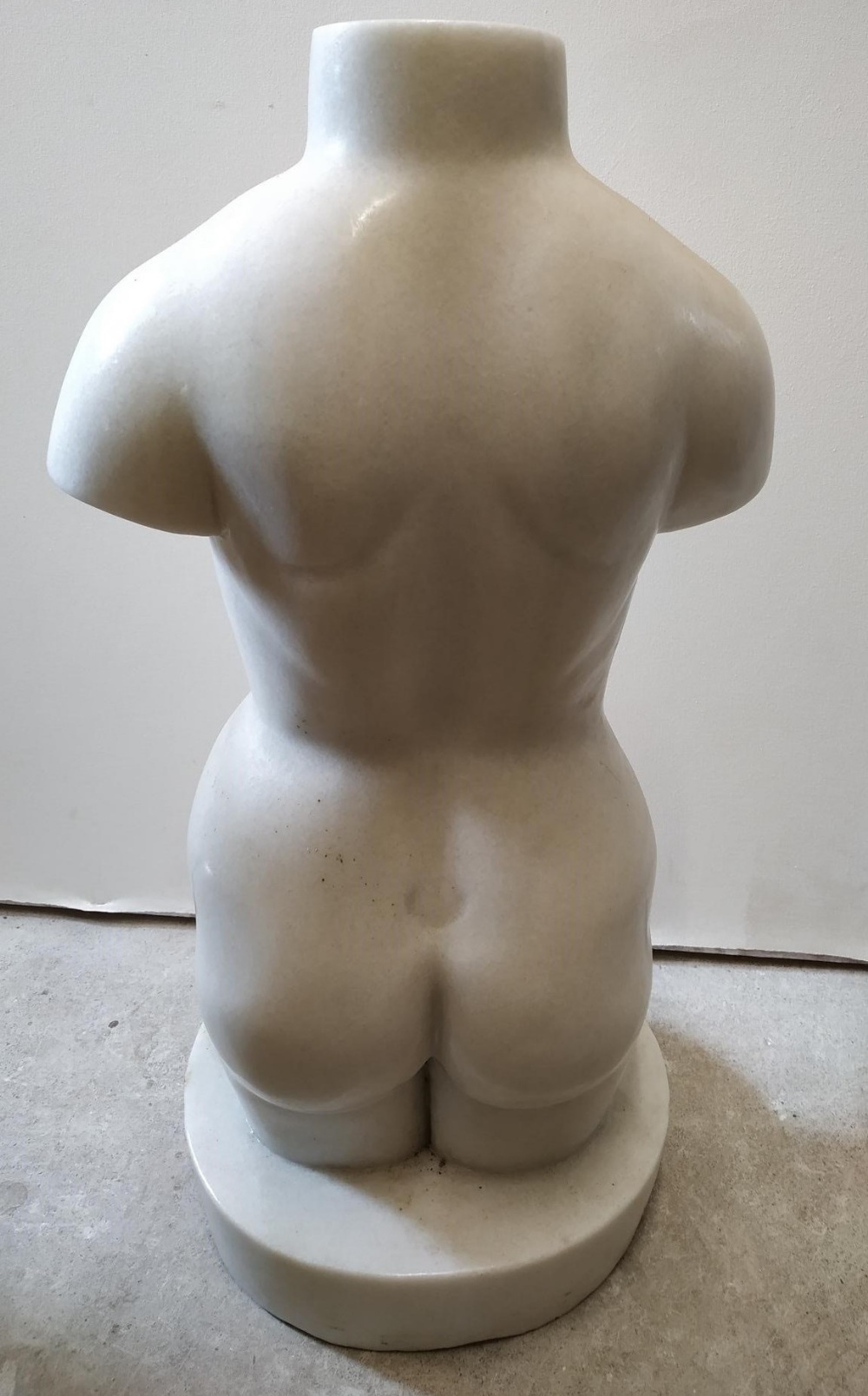 A CONTEMPORARY MARBLE SCULPTURE OF A NUDE FEMALE TORSO 79 cm high  - Image 4 of 4