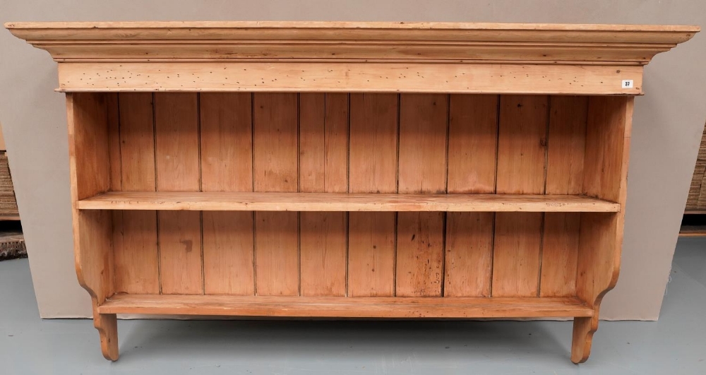 A LARGE PINE 'DRESSER TOP' STYLE WALL SHELF in Victorian style. 108 x 176 x 41 cms 