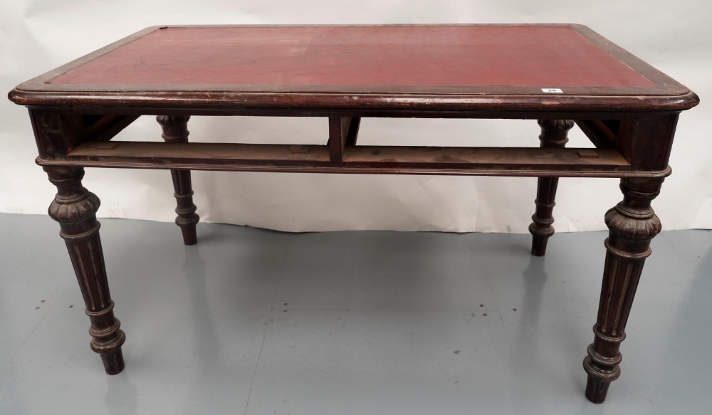A VICTORIAN MAHOGANY WRITING TABLE WITH REXINE INSET TOP. (No drawers) 68 x 122 x 69 cms - Image 2 of 5