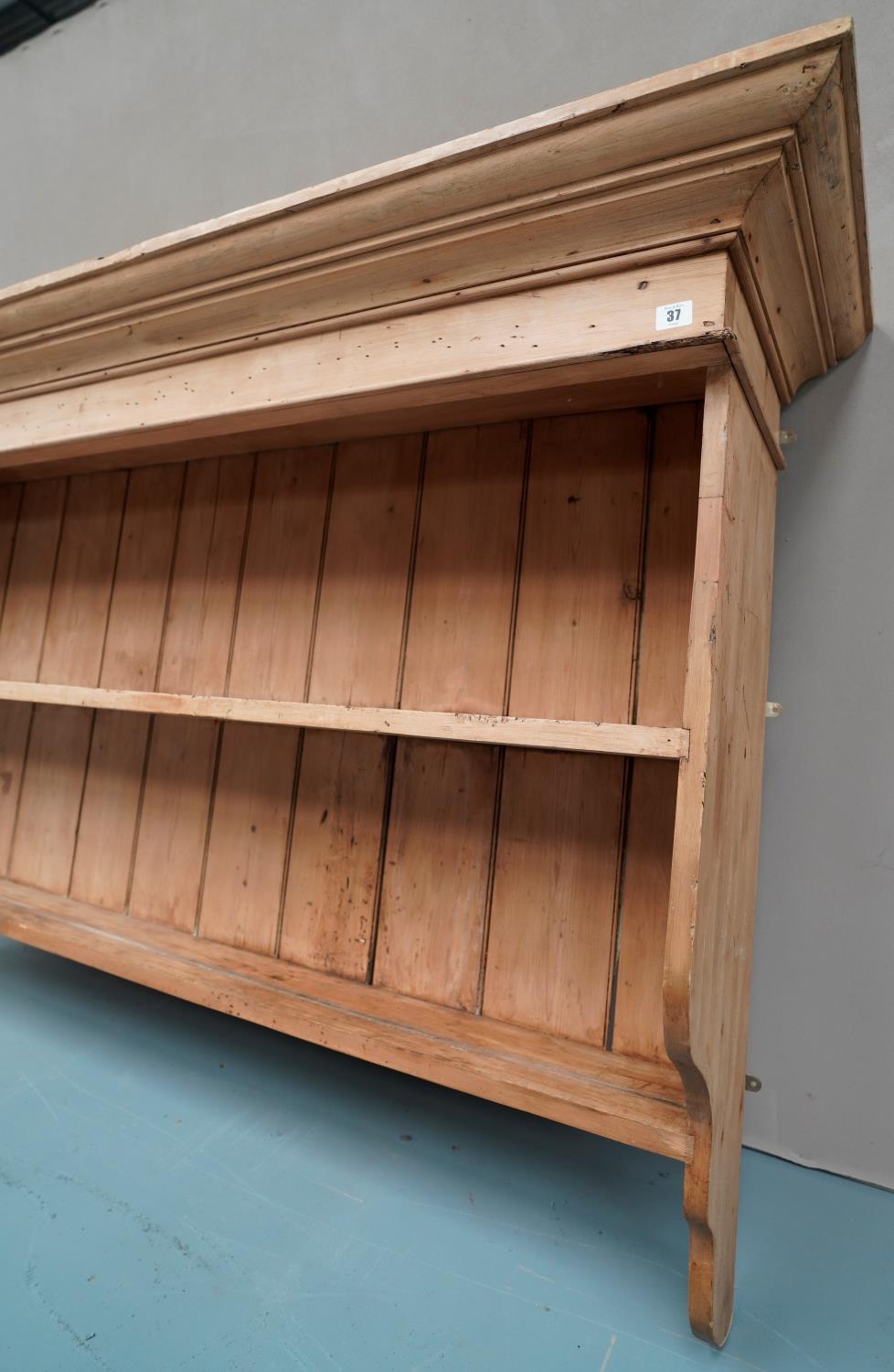 A LARGE PINE 'DRESSER TOP' STYLE WALL SHELF in Victorian style. 108 x 176 x 41 cms  - Image 2 of 2